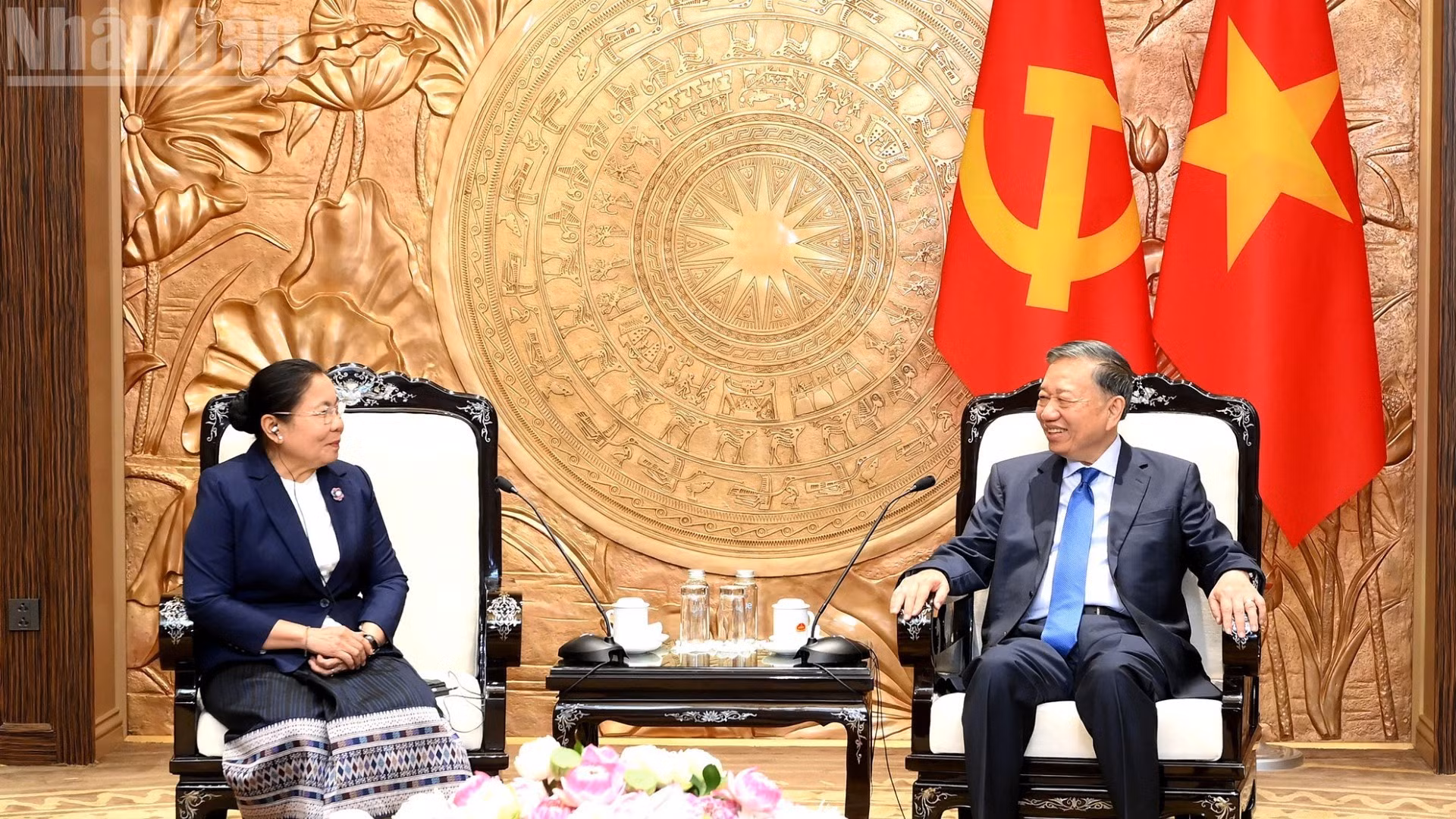 [Foto] Máximo dirigente vietnamita recibe a la alta funcionaria partidista de Laos