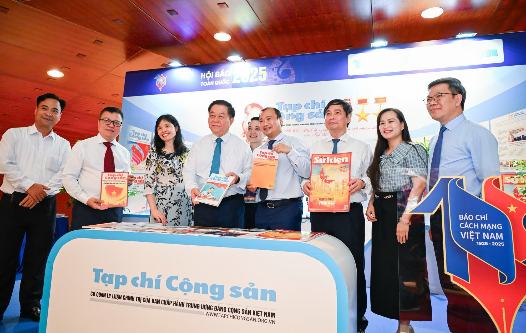 El estand de la Revista Comunista.