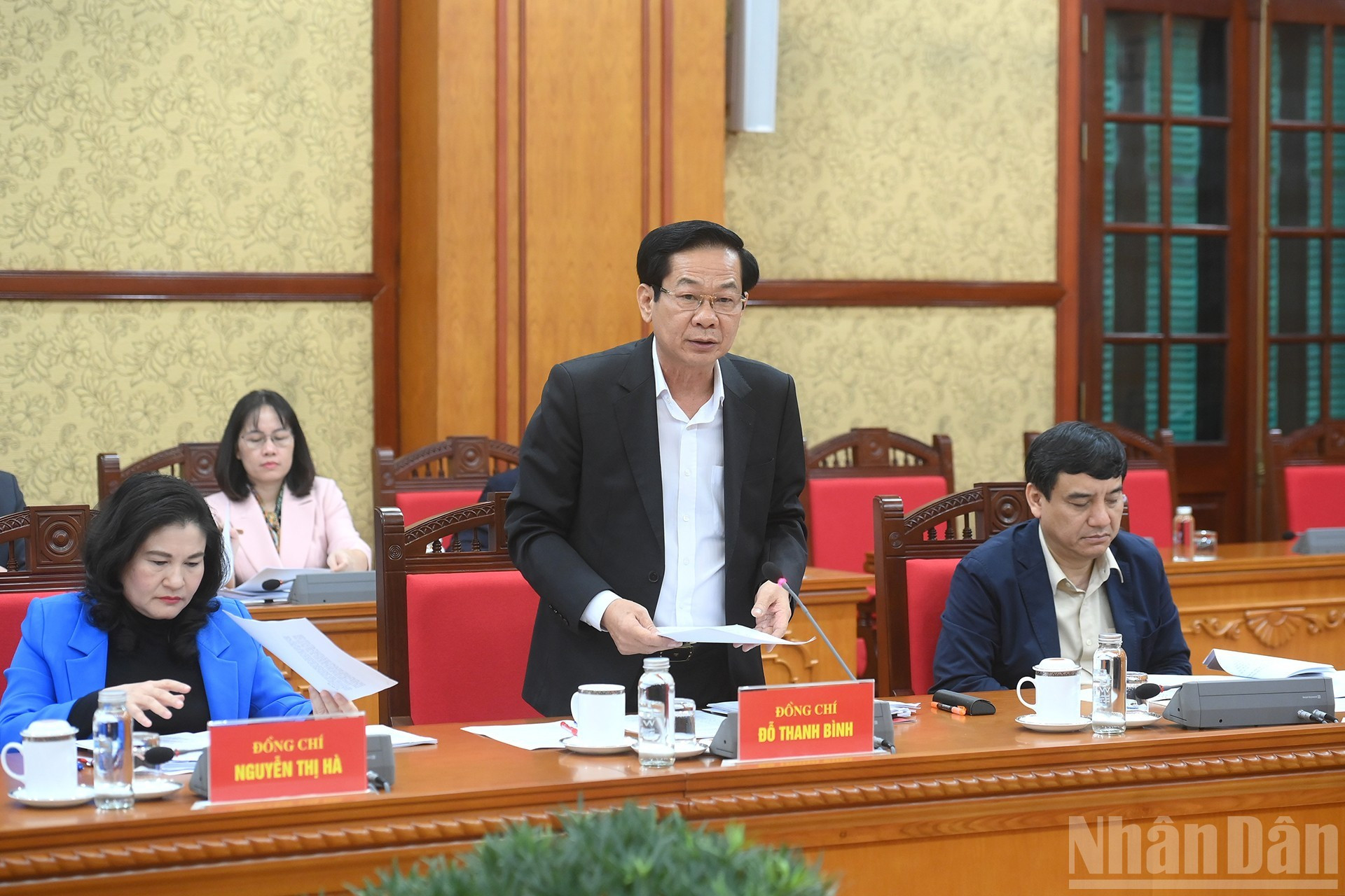 El ministro de Interior Do Thanh Binh presenta un informe.