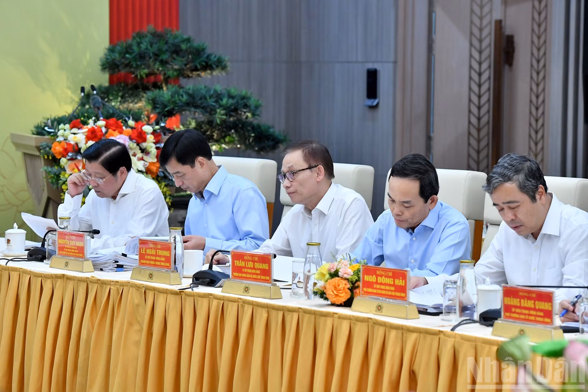 Dirigentes del Partido y Estado acuden a la conferencia.