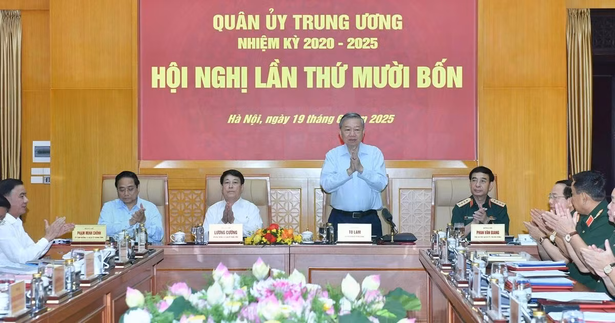 [Foto] Líder partidista preside la XIV conferencia de la Comisión Militar Central