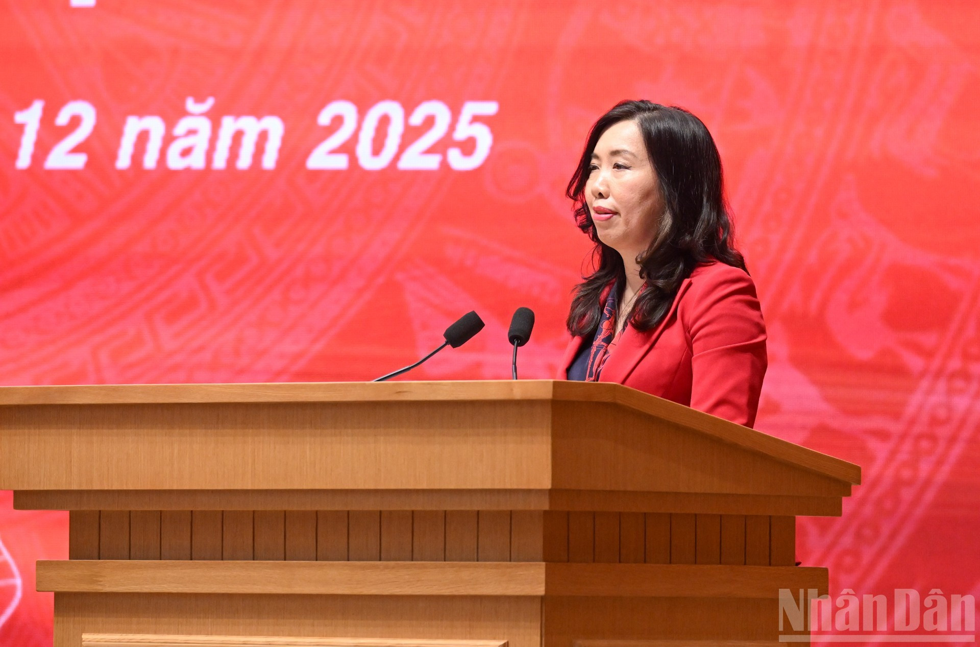 La vice canciller Le Thi Thu Hang habla en la cita.