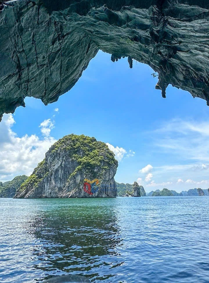 Vista única de la bahía de Ha Long. Vista única de la bahía de Ha Long.