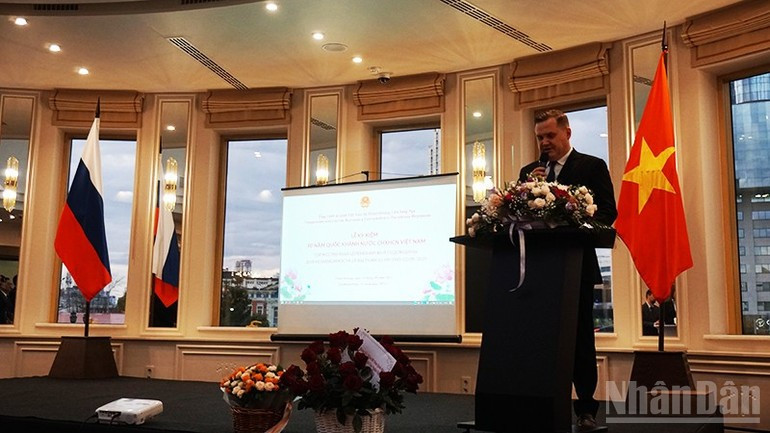 El ministro de Relaciones Internacionales y Economía Exterior de la provincia de Sverdlovsk, Vyacheslav Yarin, en el acto. El ministro de Relaciones Internacionales y Economía Exterior de la provincia de Sverdlovsk, Vyacheslav Yarin, en el acto.