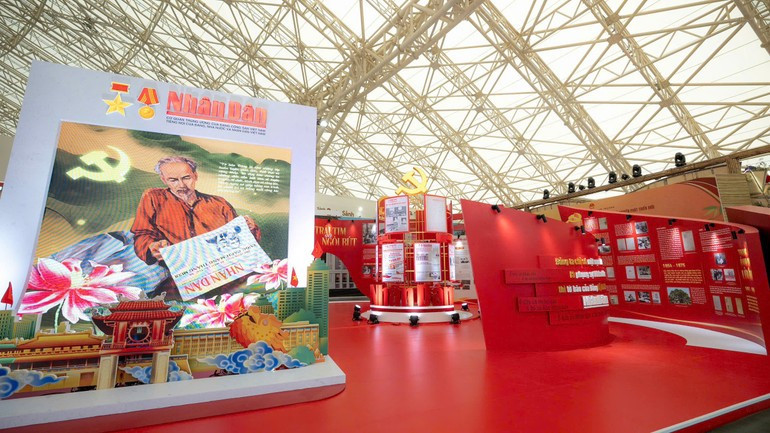 Zona Central: Símbolo artístico e imagen del Presidente Ho Chi Minh. Zona Central: Símbolo artístico e imagen del Presidente Ho Chi Minh.