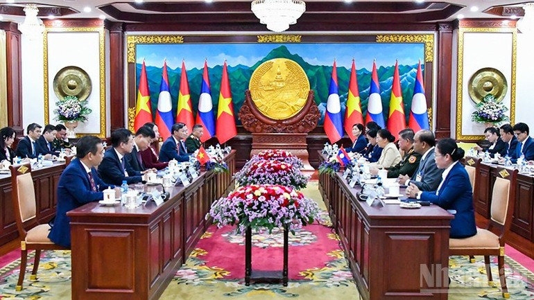 En las conversaciones entre la vicepresidenta de Vietnam Vo Thi Anh Xuan y su homólogo laosiano Pany Yathotou. 3-172.jpg