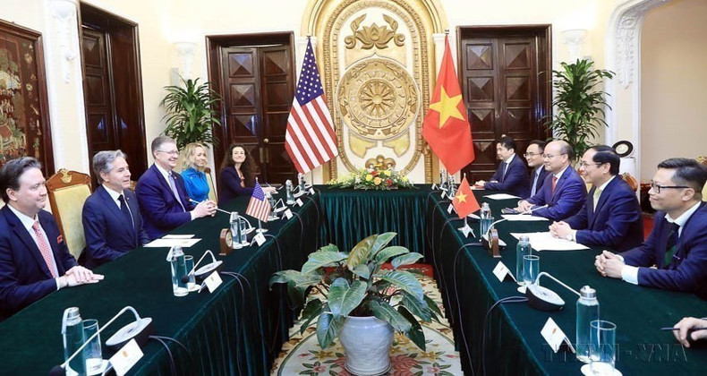 El ministro de Relaciones Exteriores de Vietnam, Bui Thanh Son, mantuvo conversaciones con el secretario de Estado de Estados Unidos, Antony Blinken, durante su visita a Vietnam del 14 al 16 de abril de 2023. (Foto: VNA) El ministro de Relaciones Exteriores de Vietnam, Bui Thanh Son, mantuvo conversaciones con el secretario de Estado de Estados Unidos, Antony Blinken, durante su visita a Vietnam del 14 al 16 de abril de 2023. (Foto: VNA)