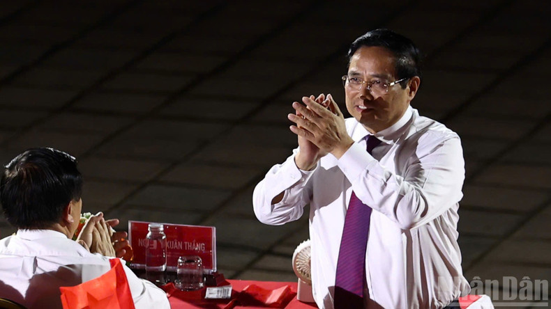El primer ministro Pham Minh Chinh se une al programa desde la ciudad de Hue. (Foto: Nhan Dan) 3b20f66176e8feb6a7f9-2.jpg