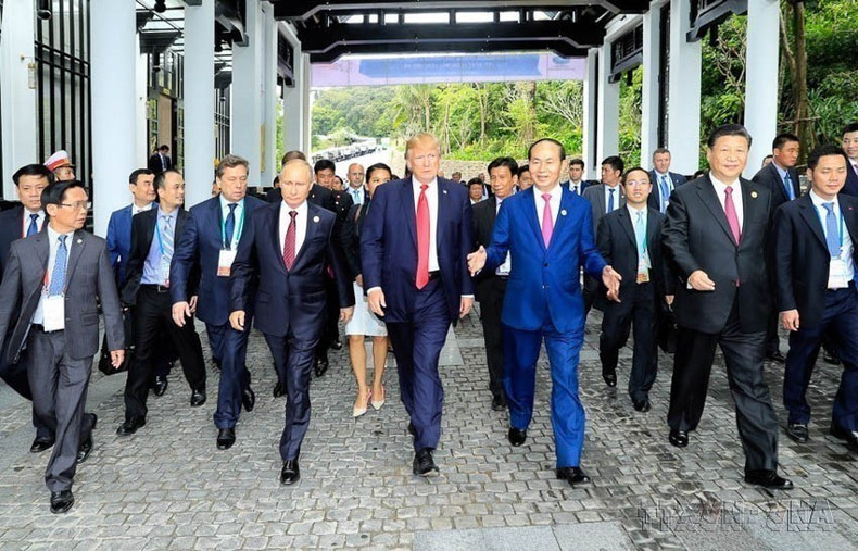 El presidente vietnamita, Tran Dai Quang, con los jefes de las delegaciones asistentes a la 25ª Reunión de Líderes Económicos de la APEC, celebrada en la ciudad de Da Nang (2017). (Foto: VNA) El presidente vietnamita, Tran Dai Quang, con los jefes de las delegaciones asistentes a la 25ª Reunión de Líderes Económicos de la APEC, celebrada en la ciudad de Da Nang (2017). (Foto: VNA)