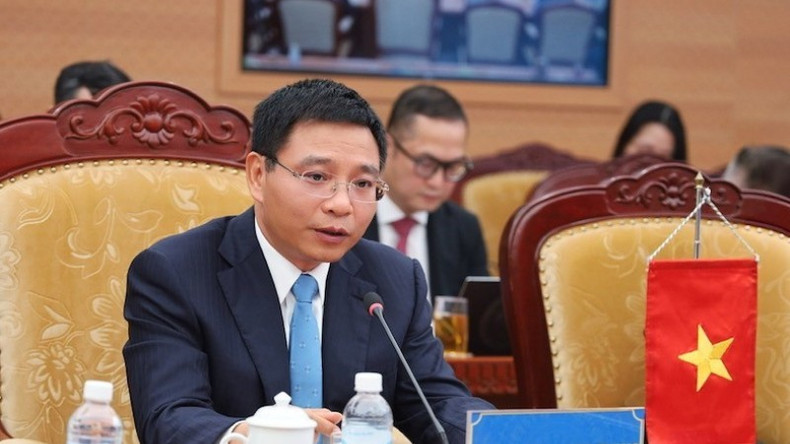 El ministro de Finanzas de Vietnam, Nguyen Van Thang, habla en la cita. El ministro de Finanzas de Vietnam, Nguyen Van Thang, habla en la cita.