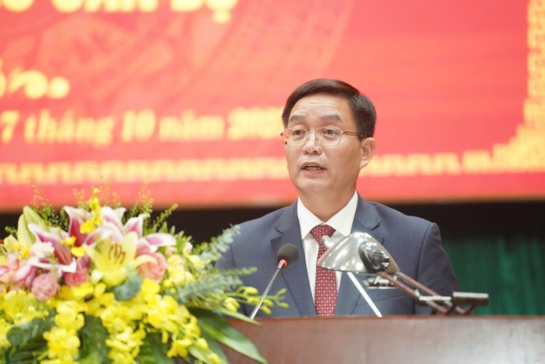 Nguyen Dinh Trung, nuevo secretario del Comité partidista de Hue (Foto: VGP) z7125004478651c4a28b3c5062d6da0152c42cc2d5dcf2-1760666610301711739074.jpg
