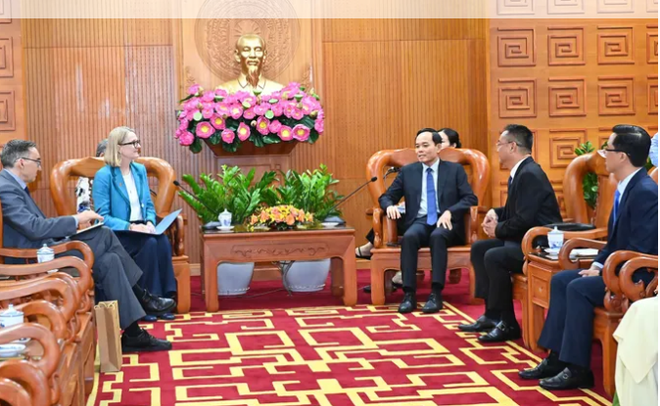 El secretario del Comité del Partido Comunista de Vietnam en Ciudad Ho Chi Minh, Tran Luu Quang, y la cónsul general de Australia en Ciudad Ho Chi Minh, Sarah Hooper (Foto: sggp.org.vn) El secretario del Comité del Partido Comunista de Vietnam en Ciudad Ho Chi Minh, Tran Luu Quang, y la cónsul general de Australia en Ciudad Ho Chi Minh, Sarah Hooper (Foto: sggp.org.vn)
