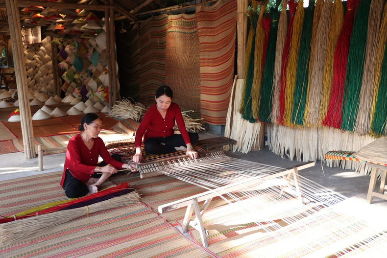 La aldea de oficios tradicionales Nha Trang se convierte en un destino cultural único en los primeros días del nuevo año.