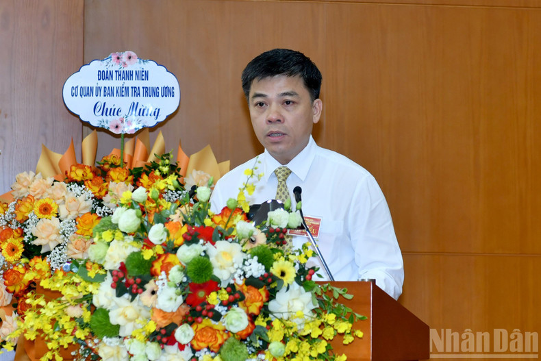 Un delegado presenta ponencias en el evento.