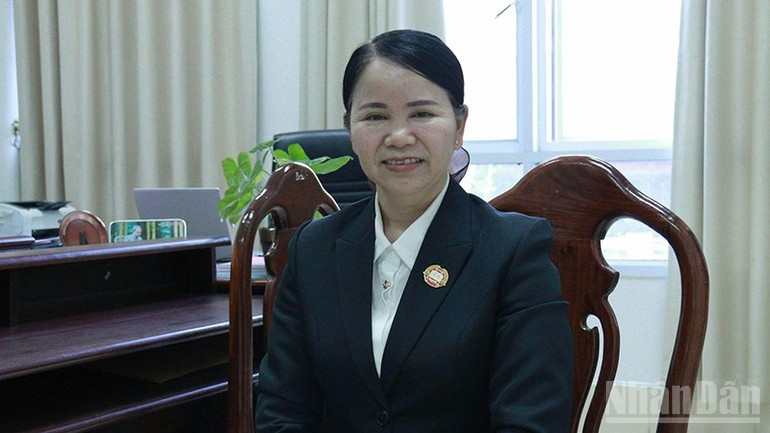 La profesora asociada y doctora Lamphoun Duansouvanh, del Centro de Investigación del Pensamiento Kaysone Phomvihane de la Academia Nacional de Política y Administración de Laos.