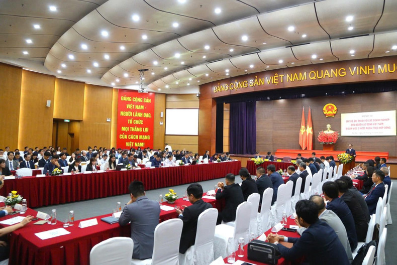 Escena del evento (Foto: thanhtra.com.vn) Escena del evento (Foto: thanhtra.com.vn)