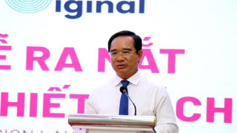 El presidente del Comité Popular Ciudad Ho Chi Minh, Nguyen Van Duoc, pronuncia un discurso en la ceremonia. El presidente del Comité Popular Ciudad Ho Chi Minh, Nguyen Van Duoc, pronuncia un discurso en la ceremonia.