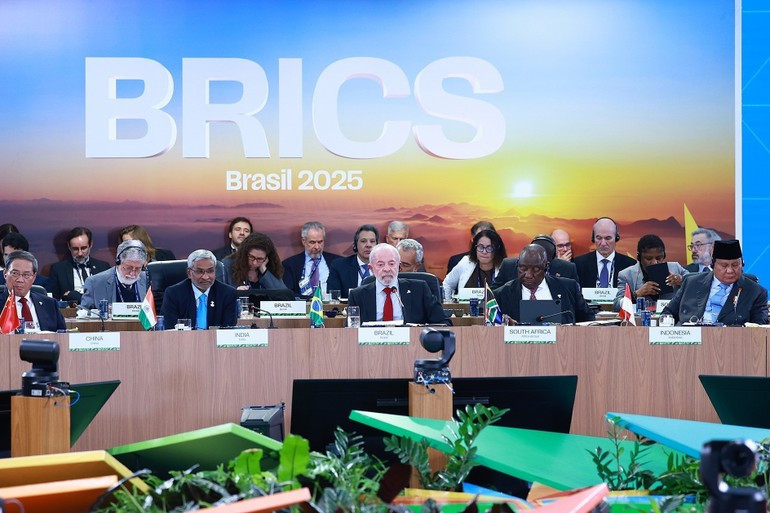 El presidente brasileño, Lula da Silva, preside el debate.