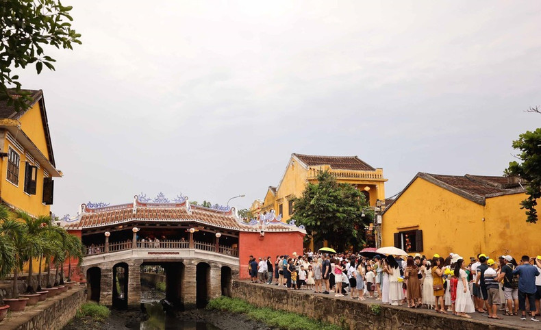 El patrimonio cultural mundial de la antigua ciudad de Hoi An, ciudad de Da Nang, es siempre un destino favorito para los turistas internacionales. El patrimonio cultural mundial de la antigua ciudad de Hoi An, ciudad de Da Nang, es siempre un destino favorito para los turistas internacionales.