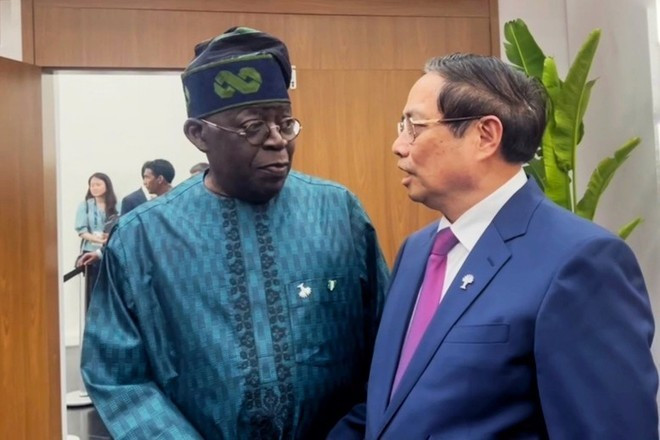 El primer ministro Pham Minh Chinh (der.) y el presidente nigeriano Bola Ahmed Tinubu (Foto: VGP) El primer ministro Pham Minh Chinh (der.) y el presidente nigeriano Bola Ahmed Tinubu (Foto: VGP)