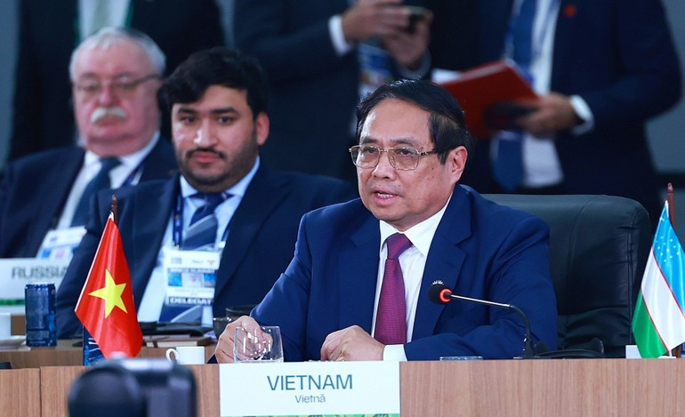 El primer ministro de Vietnam, Pham Minh Chinh, habla en la cita.