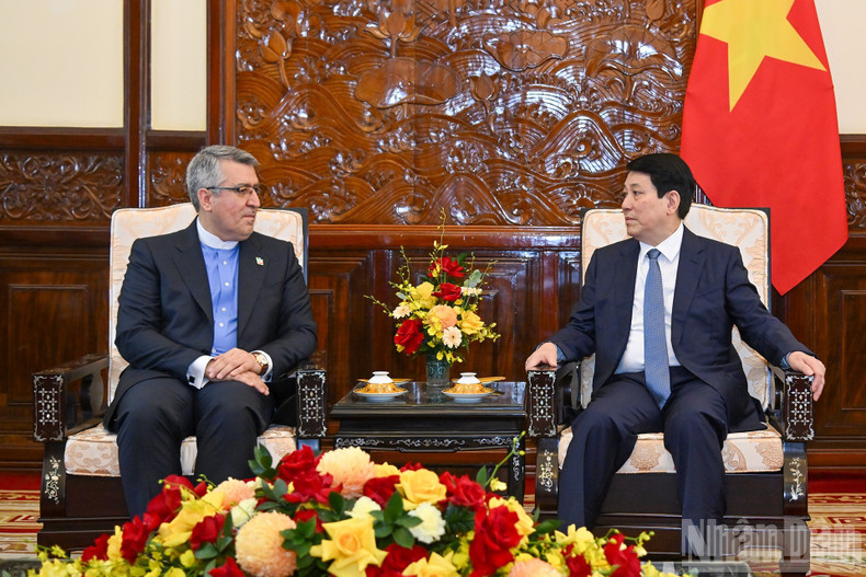 El presidente de Vietnam, Luong Cuong, y el embajador de Irán en Vietnam, Iran Ali Akbar Nazari. ndo-br-9.jpg
