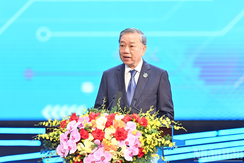 El secretario general del Partido Comunista de Vietnam, To Lam, habla en el evento. El secretario general del Partido Comunista de Vietnam, To Lam, habla en el evento.
