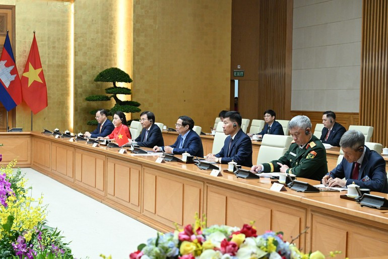 Asistentes vietnamita a la cita. Asistentes vietnamita a la cita.