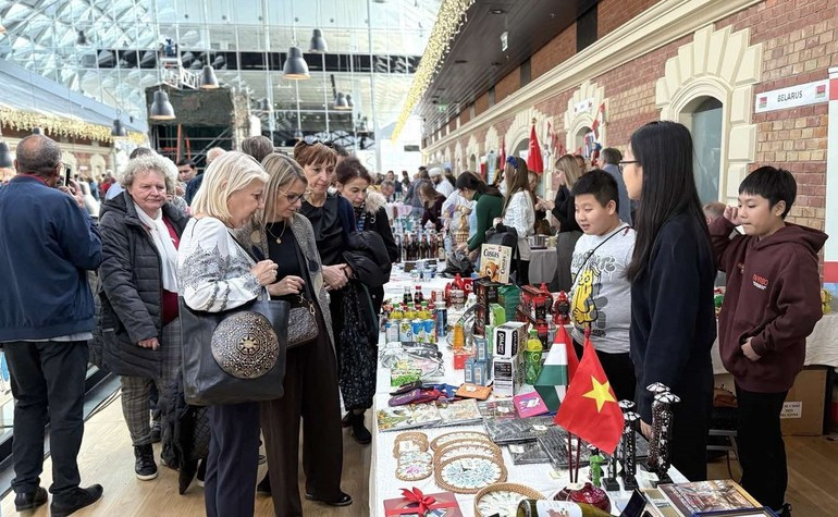 El stand vietnamita atrae la atención de numerosos visitantes. (Foto: Embajada de Vietnam en Hungría)
