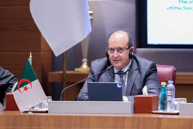 El primer ministro de Argelia, Sifi Ghrieb, habla en la cita. (Foto: VGP)