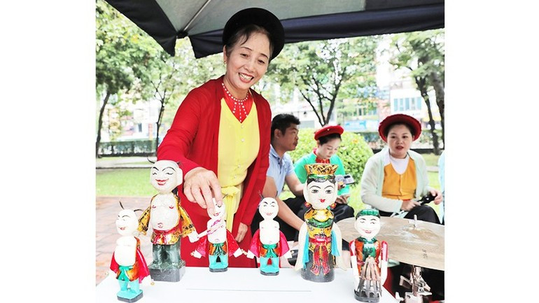 Las marionetas son elaboradas por los artesanos con gran esmero y de manera realista.