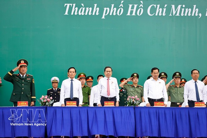 El presidente de la Asamblea Nacional, Tran Thanh Man, asiste a la ceremonia de alistamiento militar de 2026 en la Universidad Nacional de Ciudad Ho Chi Minh. (Foto: VNA)