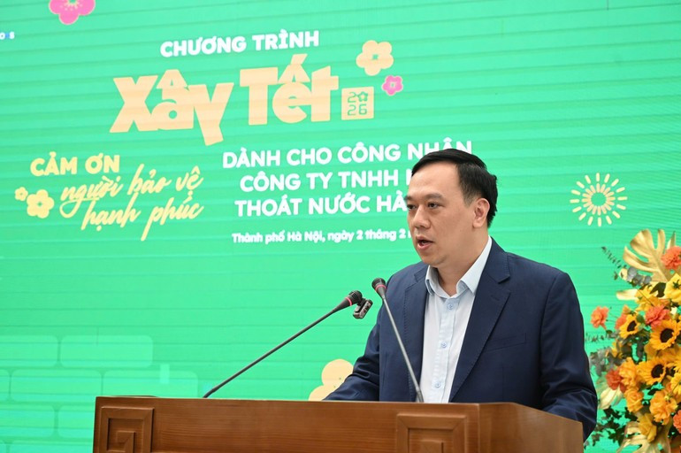 Ngo Viet Anh, director del Centro de Desarrollo de Comunicación del diario Nhan Dan, habla en la cita.