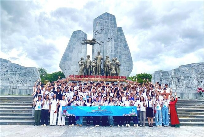 La actividad forma parte del programa del “Campamento de Verano Vietnam 2025” (Foto: VNA) La actividad forma parte del programa del “Campamento de Verano Vietnam 2025” (Foto: VNA)