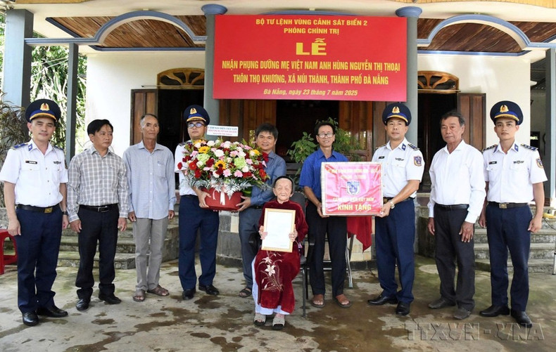 El Alto Mando de la Región 2 de la Policía Marítima asume el cuidado de la Madre Heroína de Vietnam Nguyen Thi Thoai (Da Nang, el 23 de julio de 2025). El Alto Mando de la Región 2 de la Policía Marítima asume el cuidado de la Madre Heroína de Vietnam Nguyen Thi Thoai (Da Nang, el 23 de julio de 2025).