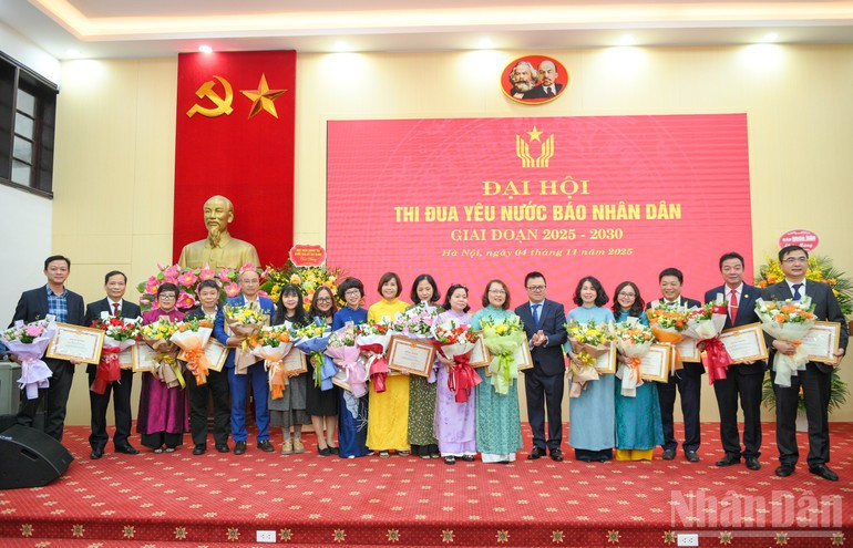 Veinte individuos reciben el Certificado de Mérito de ‘Ejemplo Destacado’.