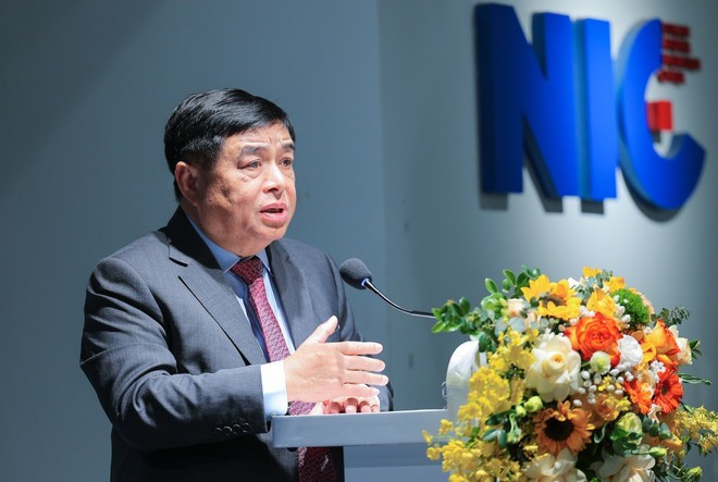 El viceprimer ministro Nguyen Chi Dung habla en el evento. (Foto: VNA)