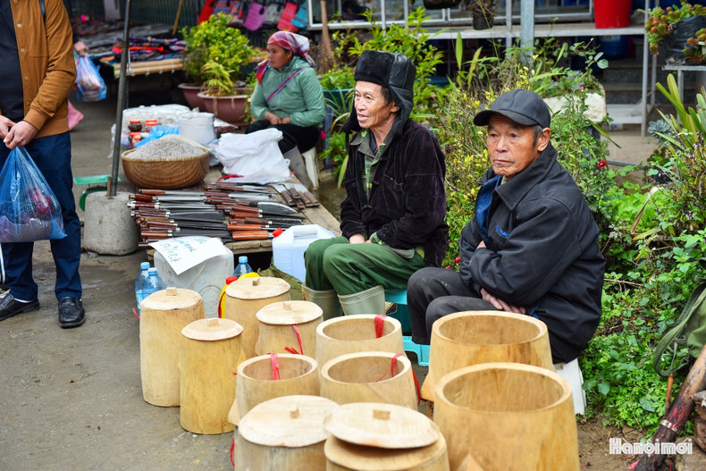 …junto con muchos objetos cotidianos, estrechamente ligados a la vida de los pobladores locales.