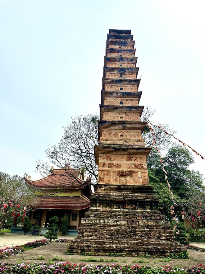 En marzo de 2016, la Torre Binh Son fue reconocida como Reliquia Nacional Especial. En marzo de 2016, la Torre Binh Son fue reconocida como Reliquia Nacional Especial.