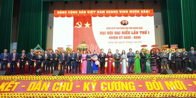 Buró Ejecutivo del Comité partidista del Comité Popular de Quang Ngai, período 2025-2030. Buró Ejecutivo del Comité partidista del Comité Popular de Quang Ngai, período 2025-2030.