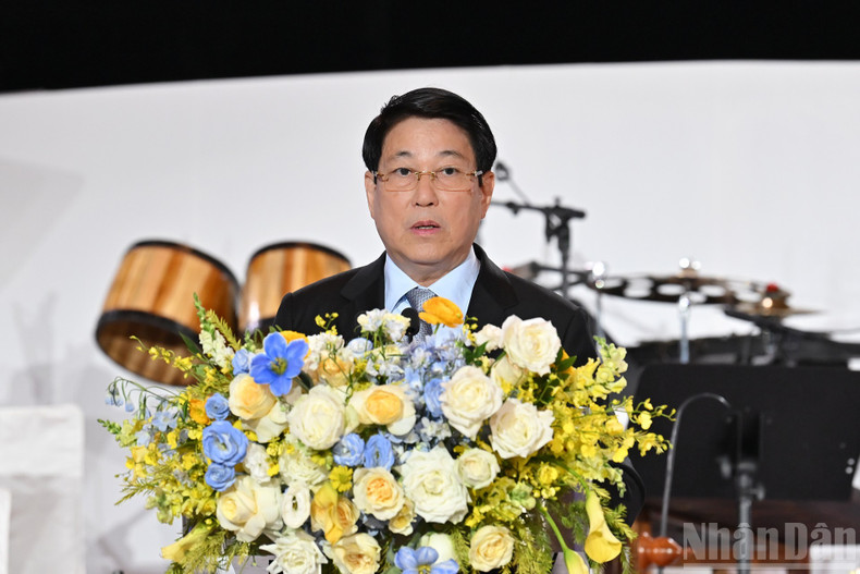 El presidente de Vietnam, Luong Cuong, habla en el acto. 5-3358.jpg