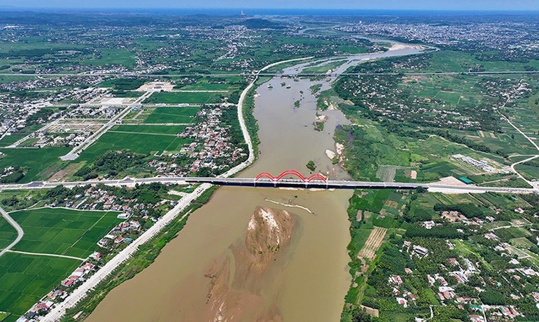 Las inversiones están focalizadas en la infraestructura de transporte a fin de mejorar la conexión regional e impulsar el desarrollo económico y social. Las inversiones están focalizadas en la infraestructura de transporte a fin de mejorar la conexión regional e impulsar el desarrollo económico y social.