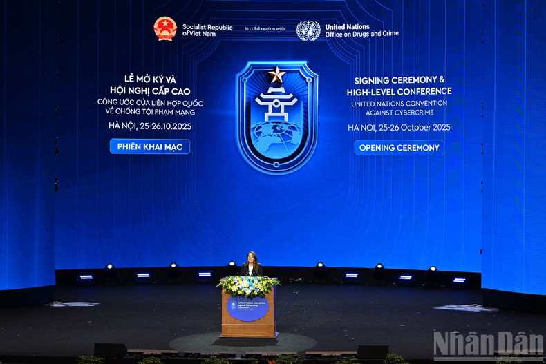 La directora ejecutiva de la Oficina de las Naciones Unidas contra la Droga y el Delito (UNODC), Ghada Waly, habla en la ceremonia. 8-9279.jpg