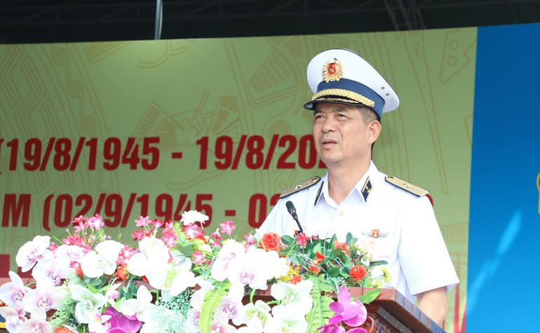 El general de brigada Nguyen An Phong, secretario del Comité del Partido y comisario político de la Armada vietnamita, habla en la cita. El general de brigada Nguyen An Phong, secretario del Comité del Partido y comisario político de la Armada vietnamita, habla en la cita.