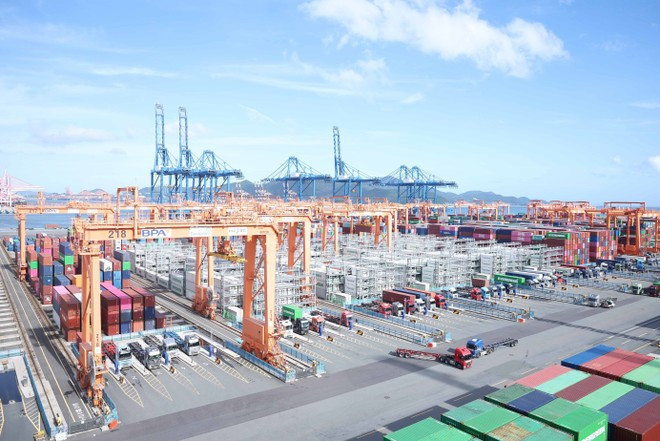Puerto automatizado DGT (Dongwon Global Terminal Busan), una de las terminales de contenedores más nuevas del Puerto de Busan, el mayor puerto marítimo de Corea del Sur. (Foto: VNA) Puerto automatizado DGT (Dongwon Global Terminal Busan), una de las terminales de contenedores más nuevas del Puerto de Busan, el mayor puerto marítimo de Corea del Sur. (Foto: VNA)