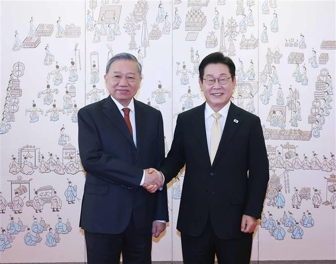 El secretario general del Partido Comunista de Vietnam, To Lam, y el presidente surcoreano, Lee Jae Myung. (Foto: VNA) El secretario general del Partido Comunista de Vietnam, To Lam, y el presidente surcoreano, Lee Jae Myung. (Foto: VNA)