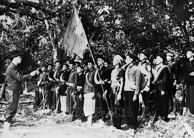 El 22 de diciembre de 1944, la Brigada de Propaganda de Vietnam del Ejército de Liberación, precursora del Ejército Popular de Vietnam, se estableció en un bosque ubicado entre las zonas de Hoang Hoa Tham y Tran Hung Dao, en la provincia de Cao Bang. (Foto de archivo: VNA)