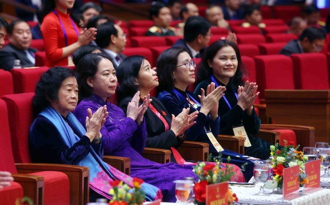 La vicepresidenta vietnamita Vo Thi Anh Xuan y los delegados en el evento (Foto: VNA)