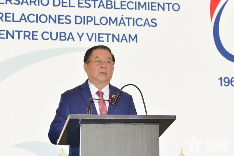 El general Nguyen Trong Nghia, miembro del Buró Político, secretario del Comité Central del Partido Comunista de Vietnam y jefe del Departamento General de Política del Ejército Popular, en el acto celebrado por la Embajada de Cuba en Vietnam. (Foto: qdnd.vn)