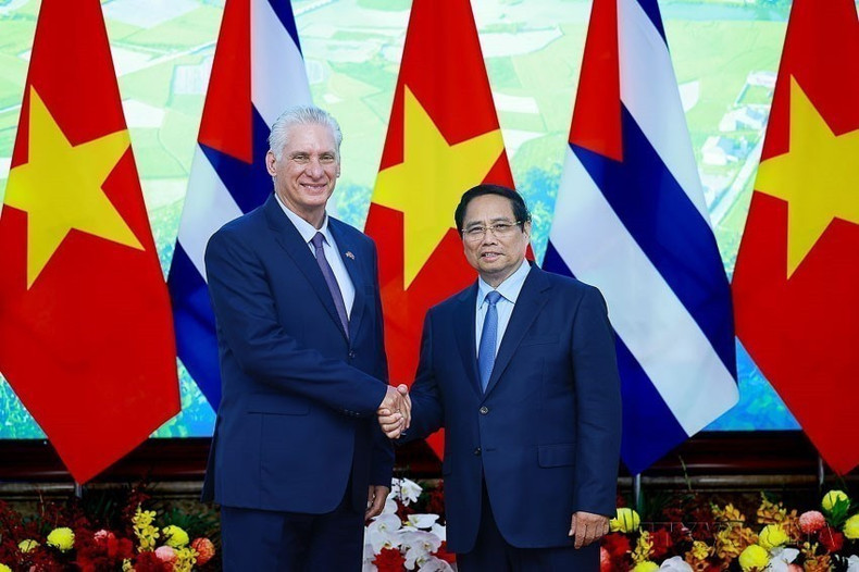 El primer ministro vietnamita, Pham Minh Chinh, se reúne con el primer secretario del Partido Comunista y presidente de la República de Cuba, Miguel Díaz-Canel Bermúdez (Hanói, 2 de septiembre de 2025). (Foto: VNA)